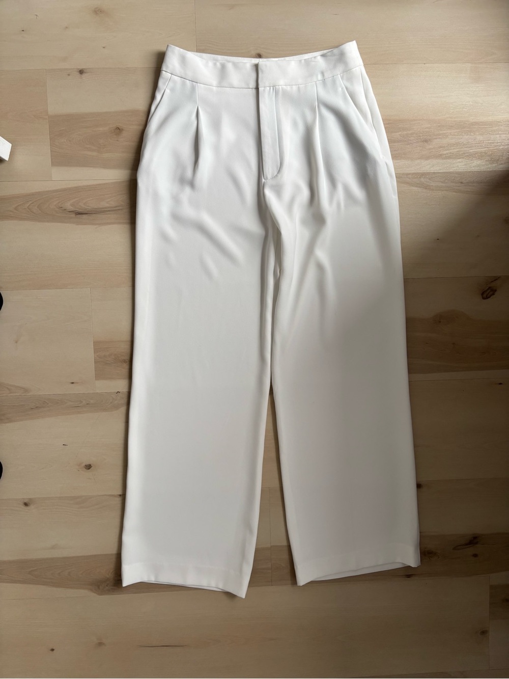 Zara White Wide-Leg Pleated Chinos